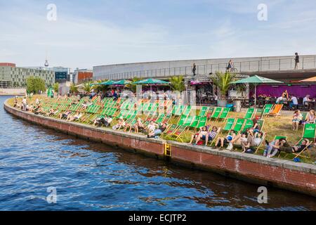 Germany, Berlin, East Berlin's Mitte district, the beach bar on the Spree, Capital beach Stock Photo