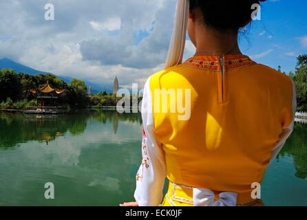 China, Yunnan Province, Dali, girl ethnic Bai contemplating the three pagodas of Chong Sheng temple Stock Photo
