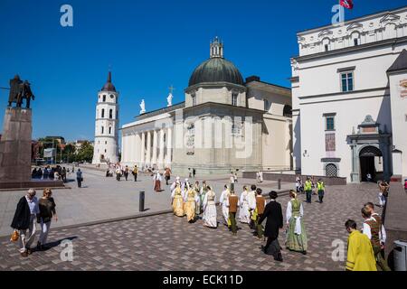 Lithuania (Baltic States), Vilnius, historical center listed as World Heritage by UNESCO, the clock tower in front of the Saint Stanislaus Cathedral, Katedros Aikste, the Royal Palace and the equestrian statue of the grand duke Gediminas, the founder of V Stock Photo
