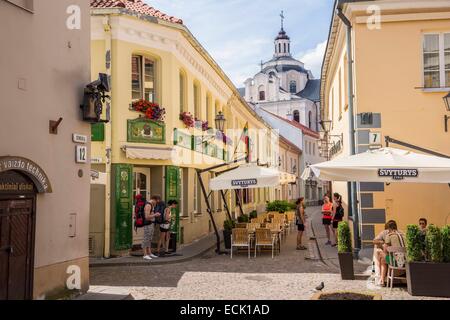 Lithuania (Baltic States), Vilnius, historical center listed as World Heritage by UNESCO, the small Jewish ghetto in the old town Stikliu's street with a view of the church bell tower of the Holy Spirit Stock Photo