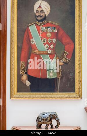 India, New Delhi, Janpath, The Imperial luxury hotel opened in 1936 and designed by architect DJ Blomfield, portrait of a maharaja Stock Photo