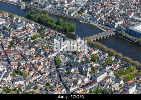 France, Vienne, Chatellerault, the town on la Vienne river (aerial view) Stock Photo