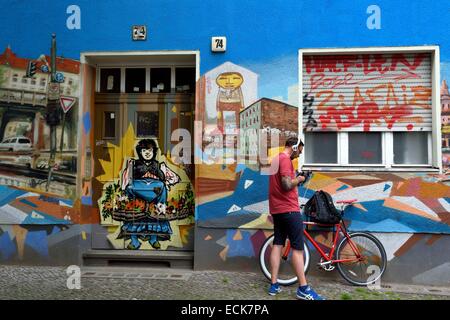 Germany, Berlin, Friedrichshain-Kreuzberg district, graffiti on a building faτade in Skalitzer Strasse Stock Photo