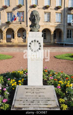 France, Moselle, Thionville, the old city, town hall built between 1634 and 1637 in a Luxembourg post-Renaissance style, bust of Robert Schuman Stock Photo