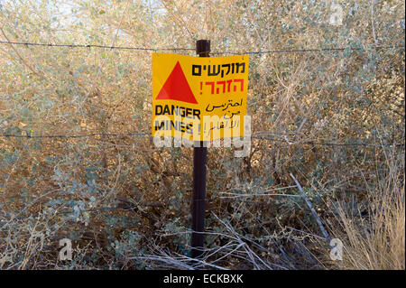 A warning sign with 'Danger Mines' written on it at a mine field on the Golan Heights in Israel Stock Photo