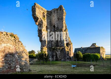 France, Manche, Cotentin, Regneville sur Mer, 14th century castle, remains of the square keep Stock Photo