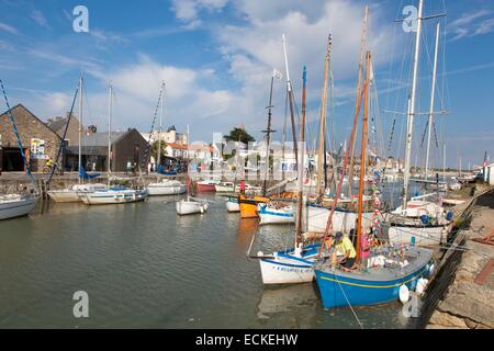 France, Vendee, Ile de Noirmoutier, Noirmoutier en l'ile, docks and the Boucaud quater Stock Photo