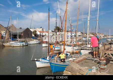 France, Vendee, Ile de Noirmoutier, Noirmoutier en l'ile, docks and the Boucaud quater Stock Photo