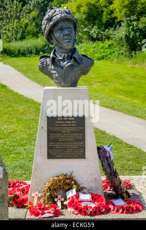 France, Calvados, Benouville, Pegasus Bridge, bust of major John Howard, one of the first Allies to arrive in France June 6, 1944 Stock Photo
