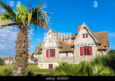 France, Calvados, Pays d'Auge, Tourgeville, restaurant Les 3 Mages, close to the promenade Les Planches in Deauville Stock Photo