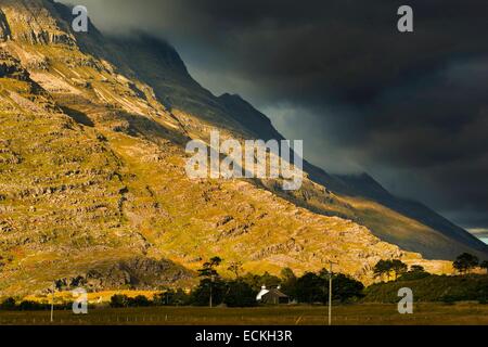 United Kingdom, Scotland, Wester Ross, Liathach, Torridon, Upper Loch Torridon, panoramic a farm at the foot of a mountain in a plain heath at sunset in autumn Stock Photo