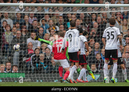 LONDON, GREAT BRITAIN - SEPTEMBER 28 Aron Gunnarsson (#17 Cardiff) scores a goal at a Premier League game on September 28, 2013 Stock Photo