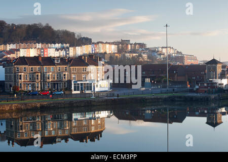 Bristol Floating Harbour at Cumberland Basin. Terraced houses in Hotwells and Clifton Wood. Bristol. England. UK. Stock Photo
