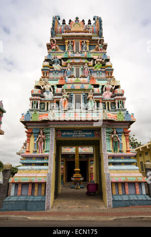 Mauritius, Mahebourg, Shri vinayagur seedalamen kovil mandir Hindu temple, gopuram Stock Photo