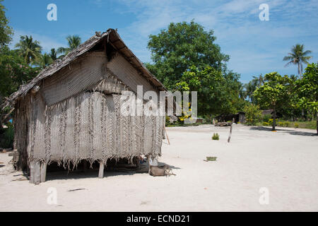 Melanesia, New Guinea, Papua New Guinea. Small island of Ali off the coast of mainland PNG. Typical thatched village home. Stock Photo