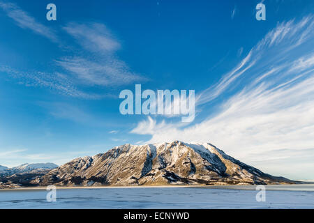 Cirrus clouds over Sheep Mountain along Kluane Lake in Kluane National Park in Yukon, Canada. Stock Photo