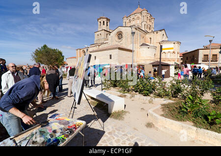 TORO (ZAMORA), SPAIN - OCTOBER 13, 2012: An unidentified contestant in the Plein Aire Painting contest works on a painting of th Stock Photo
