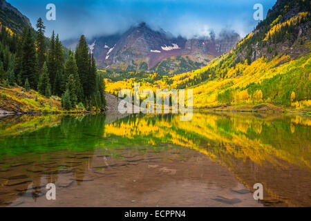 The Maroon Bells are two peaks in the Elk Mountains, Maroon Peak and North Maroon Peak, separated by about a third of a mile. Th Stock Photo