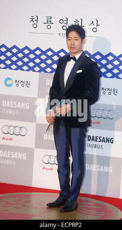 Seouil, South Korea. 17th Dec, 2014. Yu Jun-Sang, South Korean actor Yu Jun-Sang poses during a red carpet event of the Blue Dragon Film Awards in Seoul, South Korea. © Lee Jae-Won/AFLO/Alamy Live News Stock Photo