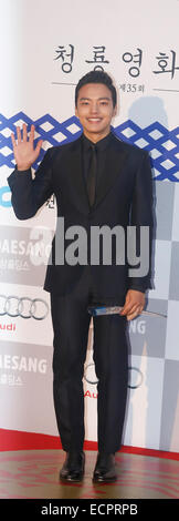 Seouil, South Korea. 17th Dec, 2014. Yeo Jin-Goo, South Korean actor Yeo Jin-goo poses during a red carpet event of the Blue Dragon Film Awards in Seoul, South Korea. © Lee Jae-Won/AFLO/Alamy Live News Stock Photo