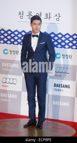 Seouil, South Korea. 17th Dec, 2014. Si-Won(SUPER JUNIOR), South Korean singer and actor Choi Siwon poses during a red carpet event of the Blue Dragon Film Awards in Seoul, South Korea. © Lee Jae-Won/AFLO/Alamy Live News Stock Photo