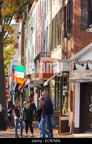 Shoppers shopping, diners dining, Old Town Alexandria, Virginia Stock Photo