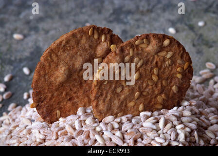 Spelt (raw) spelt crackers, breads and products Stock Photo