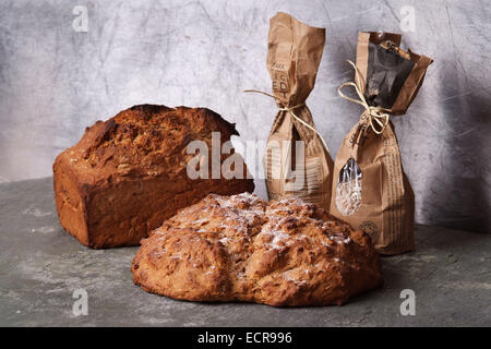 Spelt (raw) spelt crackers, breads and products Stock Photo