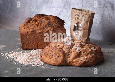 Spelt (raw) spelt crackers, breads and products Stock Photo