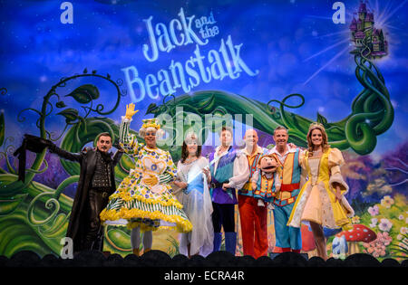 Birmingham, UK.  18th December 2014. Jack and the Beanstalk panto photocall at the Birmingham Hippodrome.  Pictured are the cast l-r: Chris Gascoyne, Gary Wilmot, Jane McDonald, Duncan James, MattSlack, Paul Zerdin and Robyn Mellor. Britain's biggest pantomime opens on Friday 19th December and runs until Sunday 1st February. Picture by Simon Hadley/Alamy Live News Stock Photo