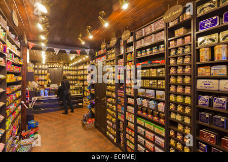 CONFECTIONERY, CANDIES, SWEETNESS IN  MR. SIMMS OLDE SWEET SHOPPE,  WORTHING, SEASIDE RESORT, SUSSEX, ENGLAND, GREAT BRITAIN Stock Photo