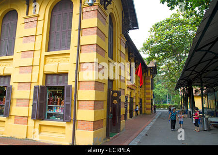 Strip of souvenir shops at the Ho Chi Minh mausoleum complex Stock Photo