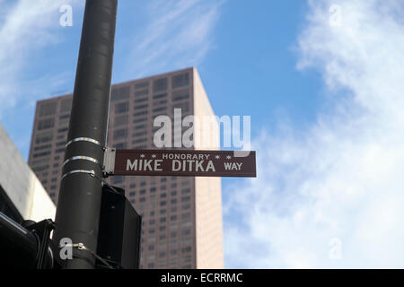 Chicago, Illinois, USA, 1986 Chicago Bears head coach Mike Ditka at awards  dinner Credit: Mark Reinstein / MediaPunch Stock Photo - Alamy