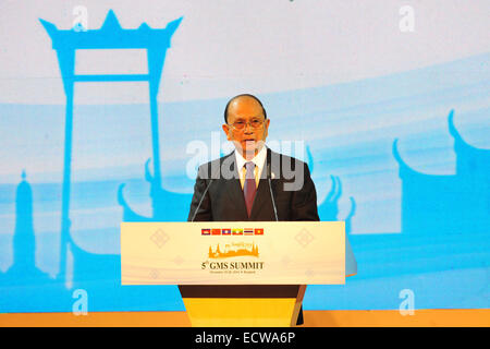 Bangkok, Thailand. 20th Dec, 2014. Myanmar President U Thein Sein delivers a speech at the opening ceremony of the fifth summit of the Greater Mekong Subregion (GMS) Economic Cooperation in Bangkok, Thailand, Dec. 20, 2014. © Rachen Sageamsak/Xinhua/Alamy Live News Stock Photo