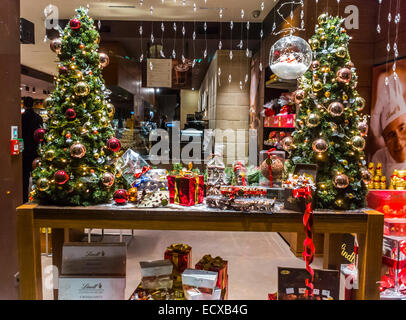 Paris, France, French Chocolatier, 'Lindt' Brand, Shop Front Window Display, Chocolate Shop, Christmas Trees Decorations, chocolatier, christmas food shopping Stock Photo