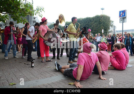 'Ze Big Bandhoulle' orchestra, Lille Braderie, Rijssel France. Stock Photo