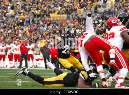 Dec 21st, 2014: Le'Veon Bell #26and Jamaal Charles #25 exchange jersey's  after the Pittsburgh Steelers vs Kansas City Chiefs game in Pittsburgh, PA  Stock Photo - Alamy