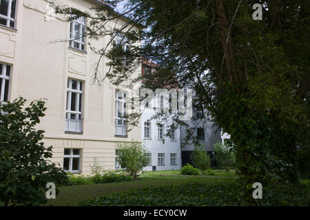 German Red Cross (Deutsches Rotes Kreuz - DRK) administrative HQ at 58 Carstennstrasse, Berlin. Stock Photo