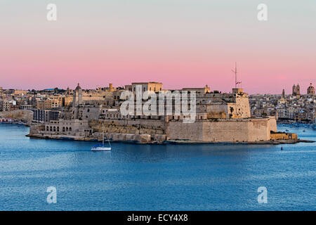 View from Valletta of the fortress Fort St. Angelo in the centre of the Grand Harbour, Vittoriosa, Malta Stock Photo