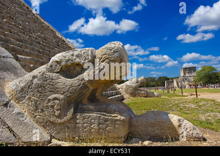 Pyramid of Kukulcán, the Castle, Mayan ruins of Chichen Itza, Mayan Riviera, Yucatan Peninsula, Mexico, Central America