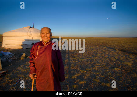 Nomad woman of the Gobi desert, Mongolia Stock Photo