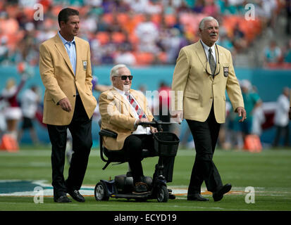 Ex miami dolphins coach don shula hi-res stock photography and images -  Alamy