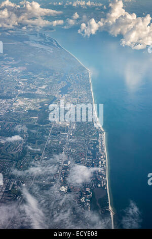 plane,flying,america,usa,aerial view,florida,houses,urban,suburbs,water inlets,atlantic coast,fort lauderdale Stock Photo