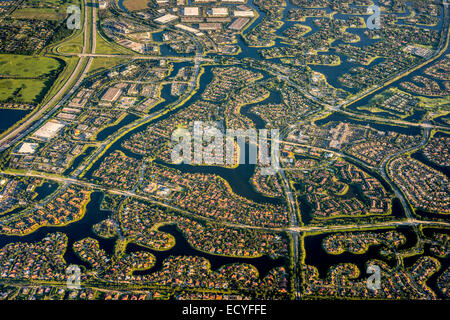 plane,flying,america,usa,aerial view,florida,houses,urban,suburbs,water inlets,atlantic coast,fort lauderdale Stock Photo