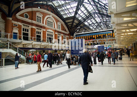 LONDON - OCTOBER 18TH: The interior of Liverpool street station on October 18th, 2014 in London, england, uk. Liverpool street i Stock Photo