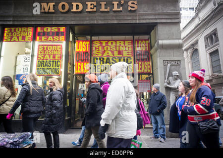 Modells sporting goods hi-res stock photography and images - Alamy