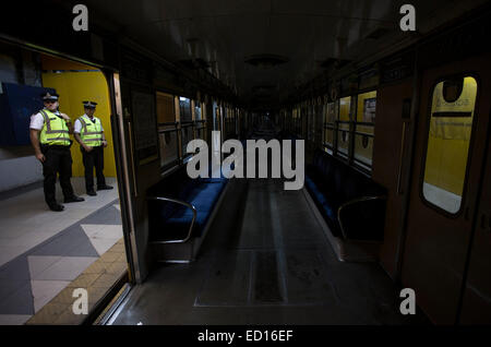 Buenos Aires, Argentina. 23rd Dec, 2014. Elements of the Metropolitan Police check the cars of the Buenos Aires Subway during the strike in Buenos Aires, Argentina, on Dec. 23, 2014. A strike which affected 6 lines in Buenos Aires was held there on Tuesday. © Martin Zabala/Xinhua/Alamy Live News Stock Photo