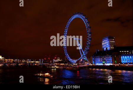 London, UK. 23rd Dec, 2014. Photo taken on Dec. 23, 2014 shows the London Eye in London, Britain. Credit:  Han Yan/Xinhua/Alamy Live News Stock Photo