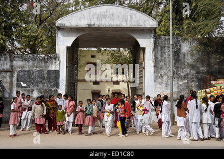 Students in front of girls' school in Chhota-Udepur, Gujarat, India Stock Photo