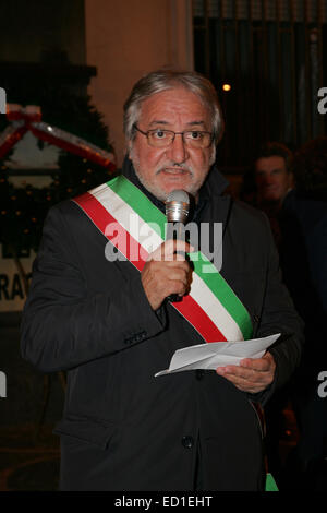 Naples, Italy. 23rd Dec, 2014. Mayor Vincenzo Carfora paying homage of 'Train 904 Bombing' with the support of the City of Casoria. The Train 904 bombing, also known as the Christmas Massacre, was a terror attack which occurred on December 23, 1984, in the Apennine Base Tunnel. A bomb on the 904 express train (Rapido 904) from Naples to Milan was detonated, killing 17 and wounding 267. Credit:  Salvatore Esposito/Pacific Press/Alamy Live News Stock Photo